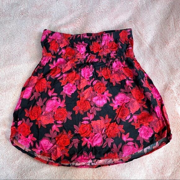 Vibrantā
RedāFloralĀ TubeāTop - Picture 4 of 4